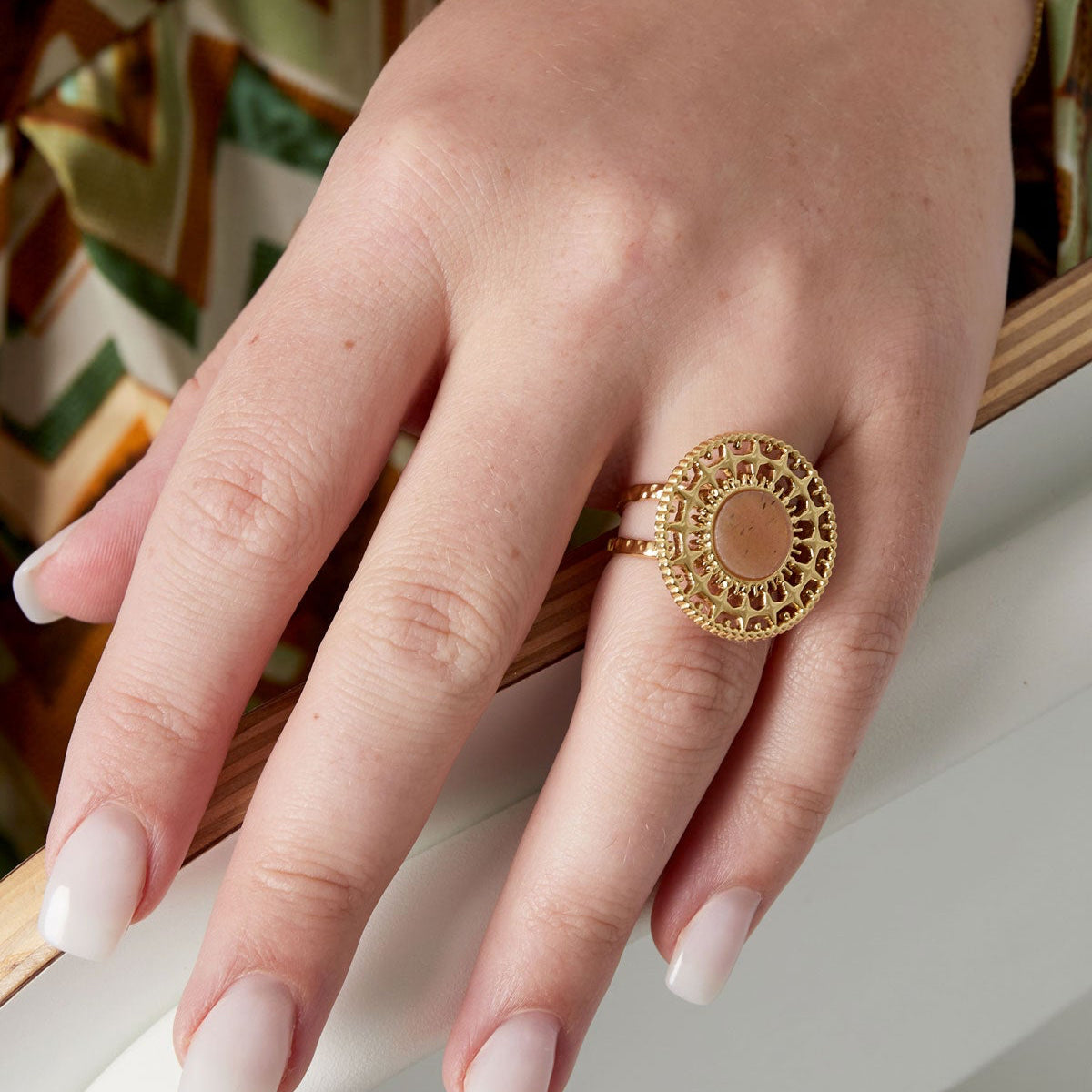 Baroque ring with stone