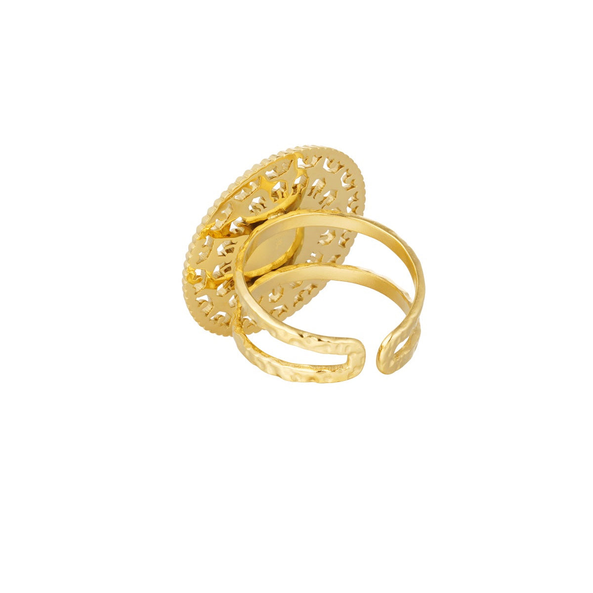 Baroque ring with stone