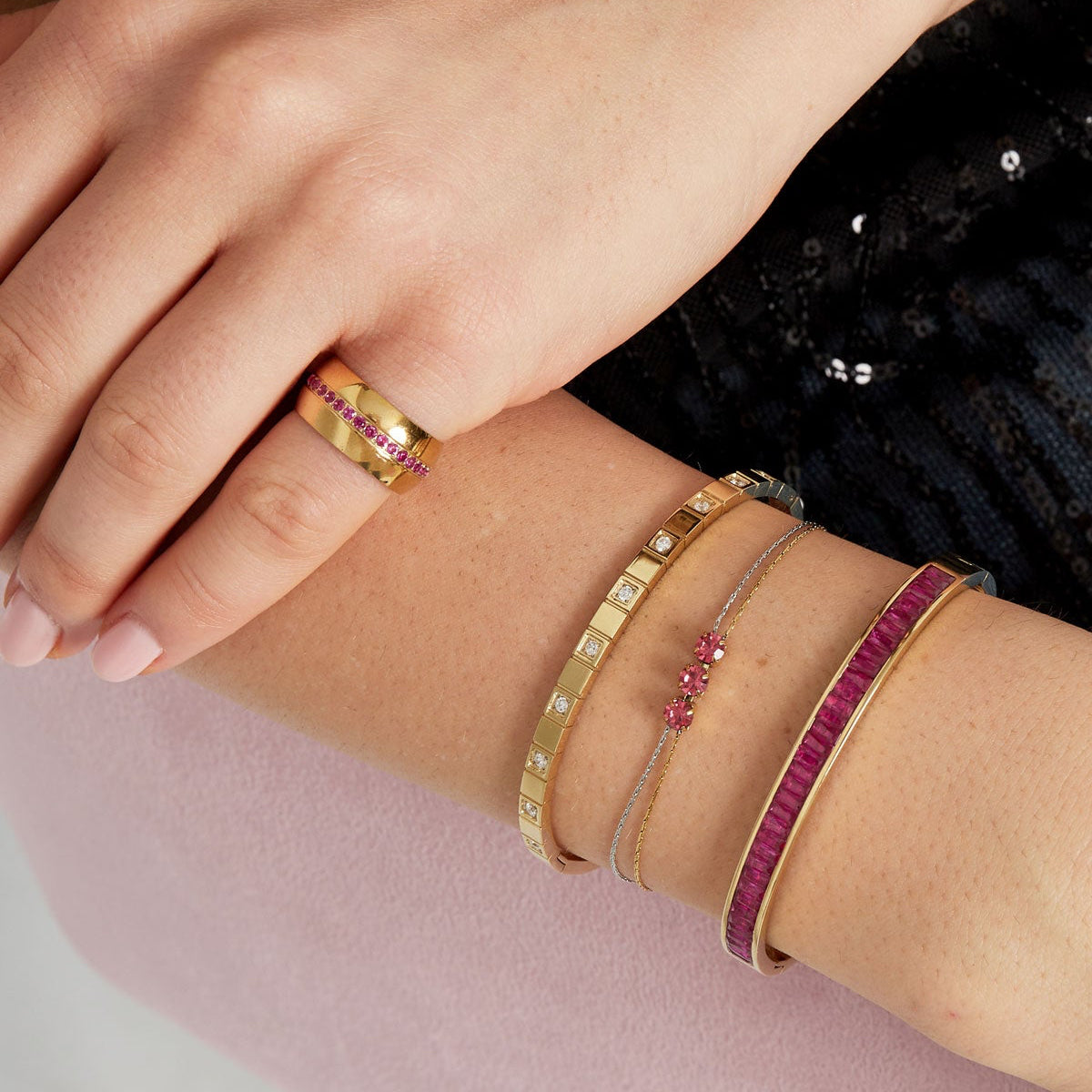 Ring wide with stones